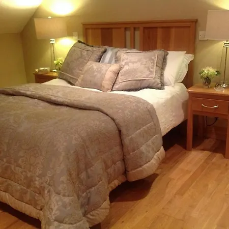 4 Bedroom Overlooking The Sea In Connemara Rossaveel