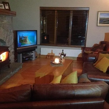 Ferienhaus 4 Bedroom Overlooking The Sea In Connemara Rossaveel