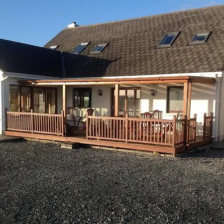 4 Bedroom Overlooking The Sea In Connemara Rossaveel