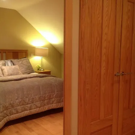 4 Bedroom Overlooking The Sea In Connemara