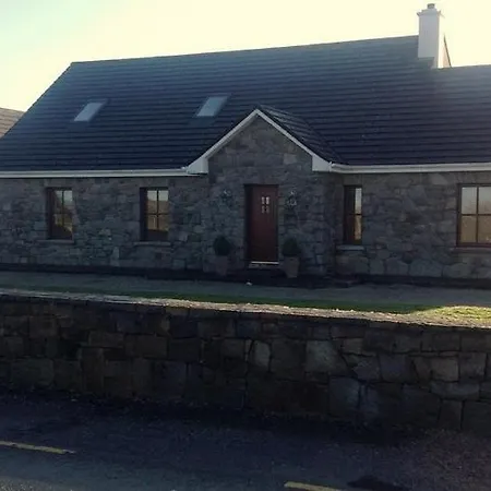 Ferienhaus 4 Bedroom Overlooking The Sea In Connemara Rossaveel