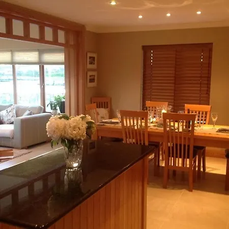 4 Bedroom Overlooking The Sea In Connemara