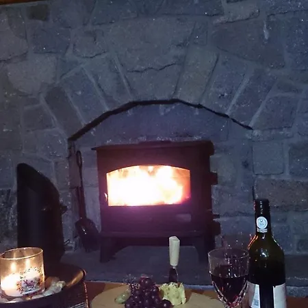 4 Bedroom Overlooking The Sea In Connemara Rossaveel