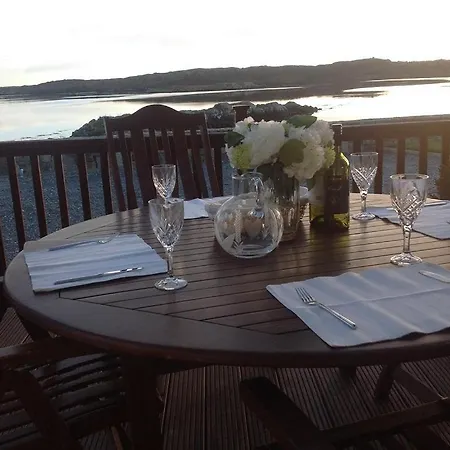 4 Bedroom Overlooking The Sea In Connemara